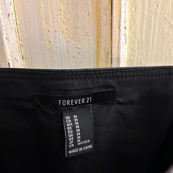 Laser cut vegan leather cropped top - Picture 2 of 4